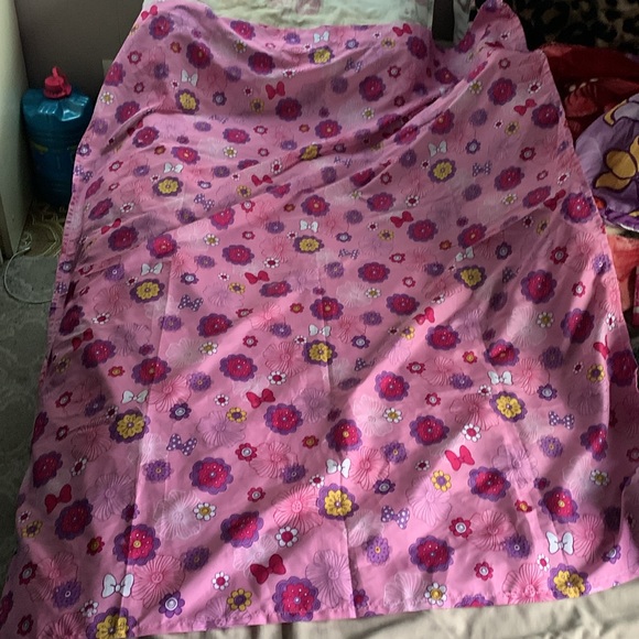 Disney Minnie Mouse bed sheet & blanket set with Minnie Mouse slippers included - Picture 3 of 9